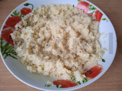 Kuskuso, kiaulienos, vyšnininių pomidorų ir putpelių kiaušinių dubuo Žingsnis 2