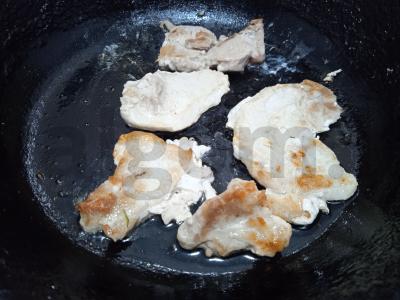 Kuskuso, kiaulienos, vyšnininių pomidorų ir putpelių kiaušinių dubuo Žingsnis 3