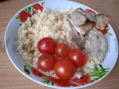 Kuskuso, kiaulienos, vyšnininių pomidorų ir putpelių kiaušinių dubuo Žingsnis 5