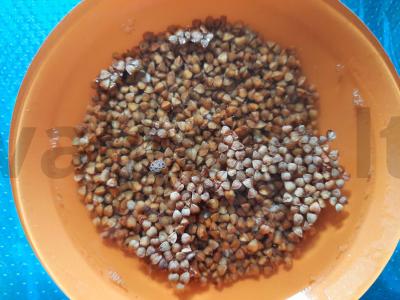 Grikių šokoladinė košė su graikiniais riešutais Žingsnis 1