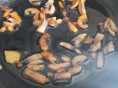 Sriuba-pyragas su miško grybais ir keptais pievagrybiais Žingsnis 6