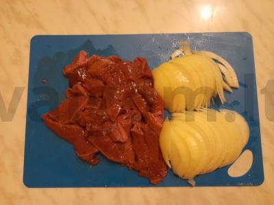 Jautienos kepenų bifšteksas su grietine Žingsnis 1