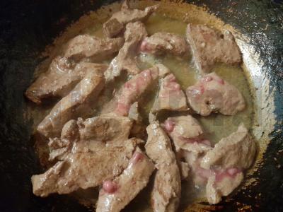 Jautienos kepenų bifšteksas su grietine Žingsnis 2