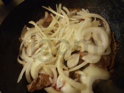 Jautienos kepenų bifšteksas su grietine Žingsnis 3