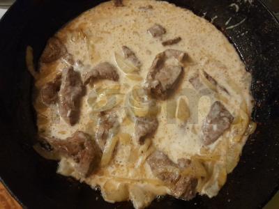 Jautienos kepenų bifšteksas su grietine Žingsnis 6