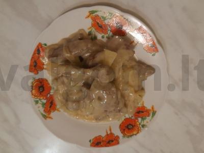 Jautienos kepenų bifšteksas su grietine pagrindine nuotrauka