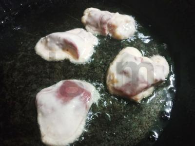 Vištienos kepenėlės tešloje su vynuogėmis ir čili padažu Žingsnis 2