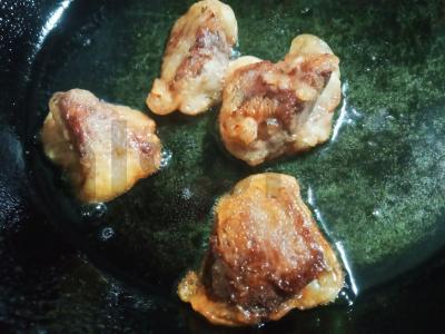 Vištienos kepenėlės tešloje su vynuogėmis ir čili padažu Žingsnis 3