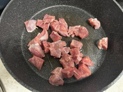 Kvapnus jautienos guliašas vakarienei Žingsnis 1