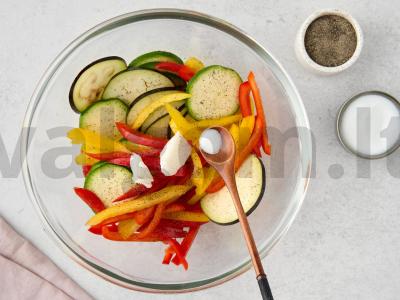 Sumuštinis su keptomis daržovėmis ir mocarela Žingsnis 1