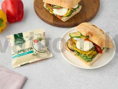 Sumuštinis su keptomis daržovėmis ir mocarela pagrindine nuotrauka