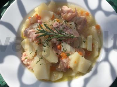 Bulvės su kumpiu ir rozmarinu pagrindine nuotrauka