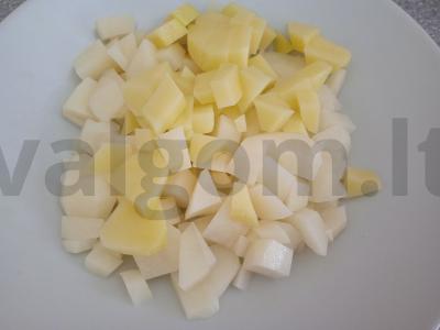 Vištienos sriuba su špinatais, žaliuoju svogūnu ir kiaušiniu Žingsnis 2