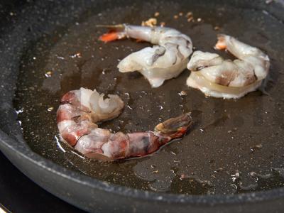 Tailandietiška sriuba su kokosų pienu ir krevetėmis Žingsnis 8