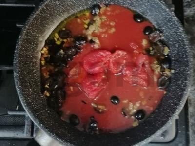 Fettuccine a la puttanesca Žingsnis 3