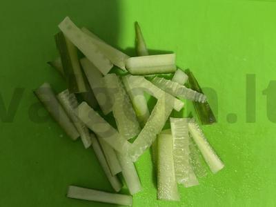 Lengvas ir sotus salotas vakarienei Žingsnis 2