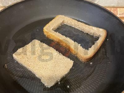 Kiaušinis duonoje Žingsnis 2