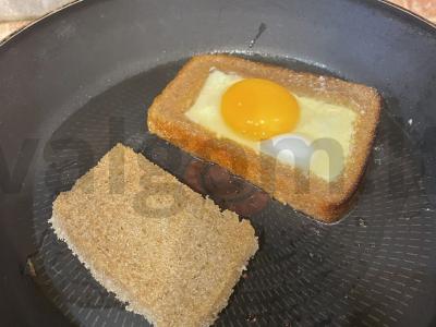 Kiaušinis duonoje Žingsnis 4