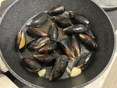 Midijos grietinėlės ir česnako padaže Žingsnis 2