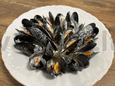 Midijos grietinėlės ir česnako padaže pagrindine nuotrauka