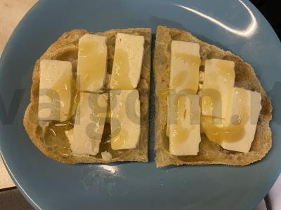 Grietininiai sumuštinukai su lydytu sūriu ir medumi Žingsnis 4