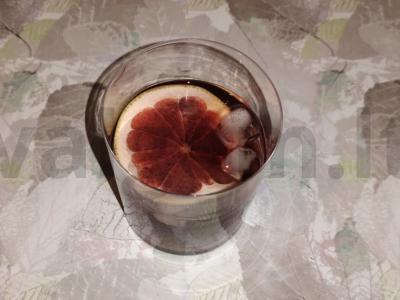 Kokteilis „Vyšnių aistra“ su viskiu pagrindine nuotrauka