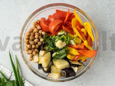 Šiltas salotas su baklažanais ir avinžirniais Žingsnis 5