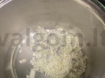 Borsčas su jautienos troškiniu ir žolelėmis Žingsnis 1