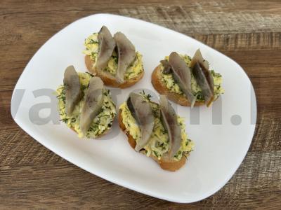 Kvapnūs brusketai su silke ir kiaušinių užtepu Žingsnis 5