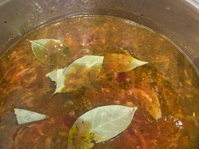 Borsčas su jautienos troškiniu ir žolelėmis pagrindine nuotrauka