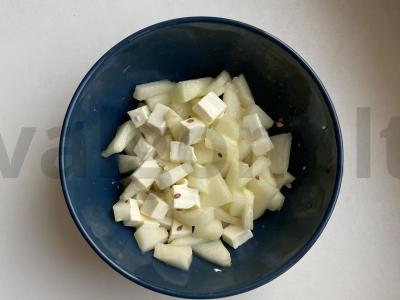 Sultingas melionų salotas su grietinėlės užuomina pagrindine nuotrauka