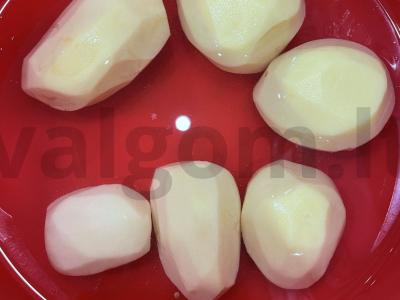 Kepta bulvė su svogūnais Žingsnis 1