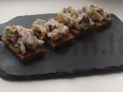 Sumuštiniai su silke ir garstyčiomis pagrindine nuotrauka