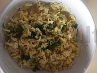 Nudžiūvusi makaronai su kefyru ir petražolėmis pagrindine nuotrauka