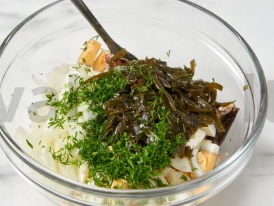 Sotūs salotas su žuvimi ir jūros kopūstais Žingsnis 3