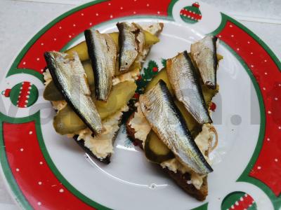 Sumuštiniai su rūkytomis silkėmis pagrindine nuotrauka