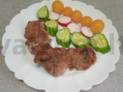 Kiaulienos kotletai sojų padaže vakarienei pagrindine nuotrauka