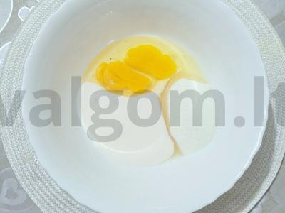 Purūs keksiukai su braškių jogurtu Žingsnis 1