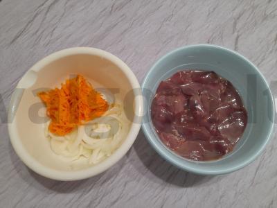 Švelni vištienos kepenėlė lėtoje viryklėje Žingsnis 3