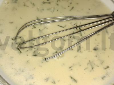 Kiaušinių apkepas su pievagrybiais ir servelatu keptuvėje Žingsnis 3