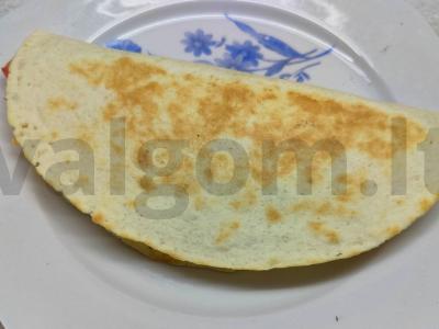 Daržovių kesadilija su dešrelėmis ir lydytu sūriu pagrindine nuotrauka