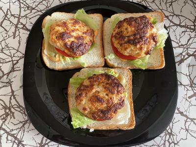 Daržovių ir šviežios kotletos sumuštinis Žingsnis 6