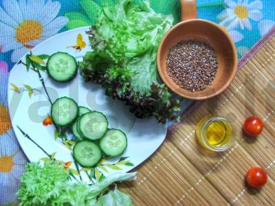 Žalias vitaminų salotas su avinžirniais, pomidorais ir linų sėmenimis Žingsnis 2