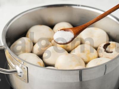 Grybų kotletai iš šampinjonų Žingsnis 1