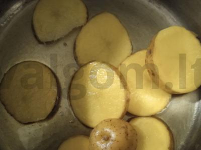 Bulvių ir svogūnų sriuba-pyragas Žingsnis 1