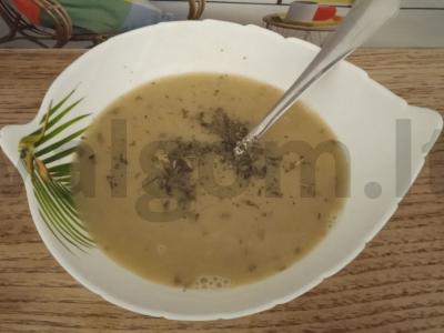 Bulvių ir svogūnų sriuba-pyragas pagrindine nuotrauka