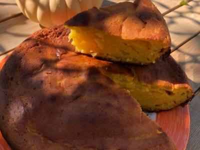 Purūs moliūgų pyragas prie arbatos pagrindine nuotrauka