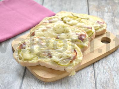 Mini picos ant batono orkaitėje pagrindine nuotrauka