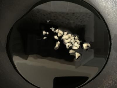 Makaronai su krabų mėsa grietinėlės padaže Žingsnis 1