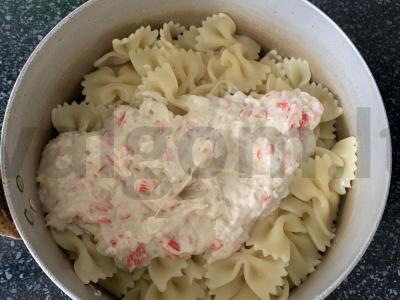 Makaronai su krabų mėsa grietinėlės padaže Žingsnis 7